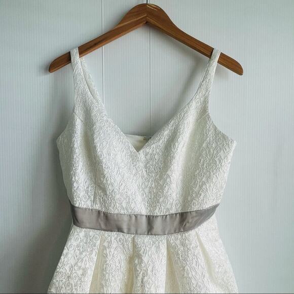 ModCloth Liza Luxe white fit and flare dress - Picture 4 of 10